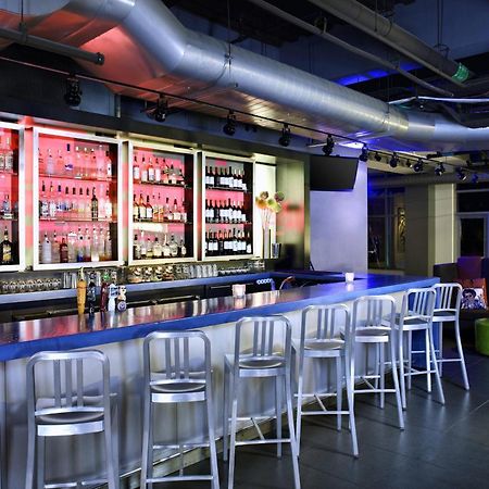 Отель Aloft Cleveland Downtown Экстерьер фото