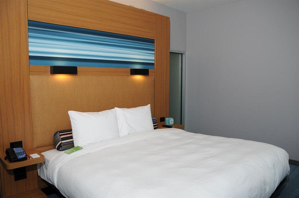 Отель Aloft Cleveland Downtown Экстерьер фото