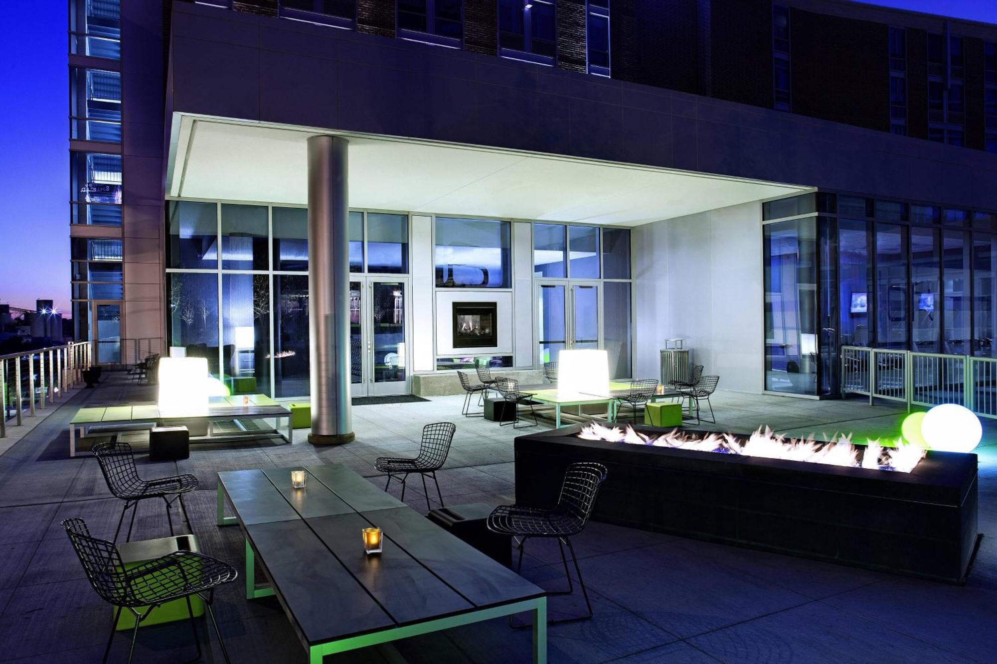 Отель Aloft Cleveland Downtown Экстерьер фото