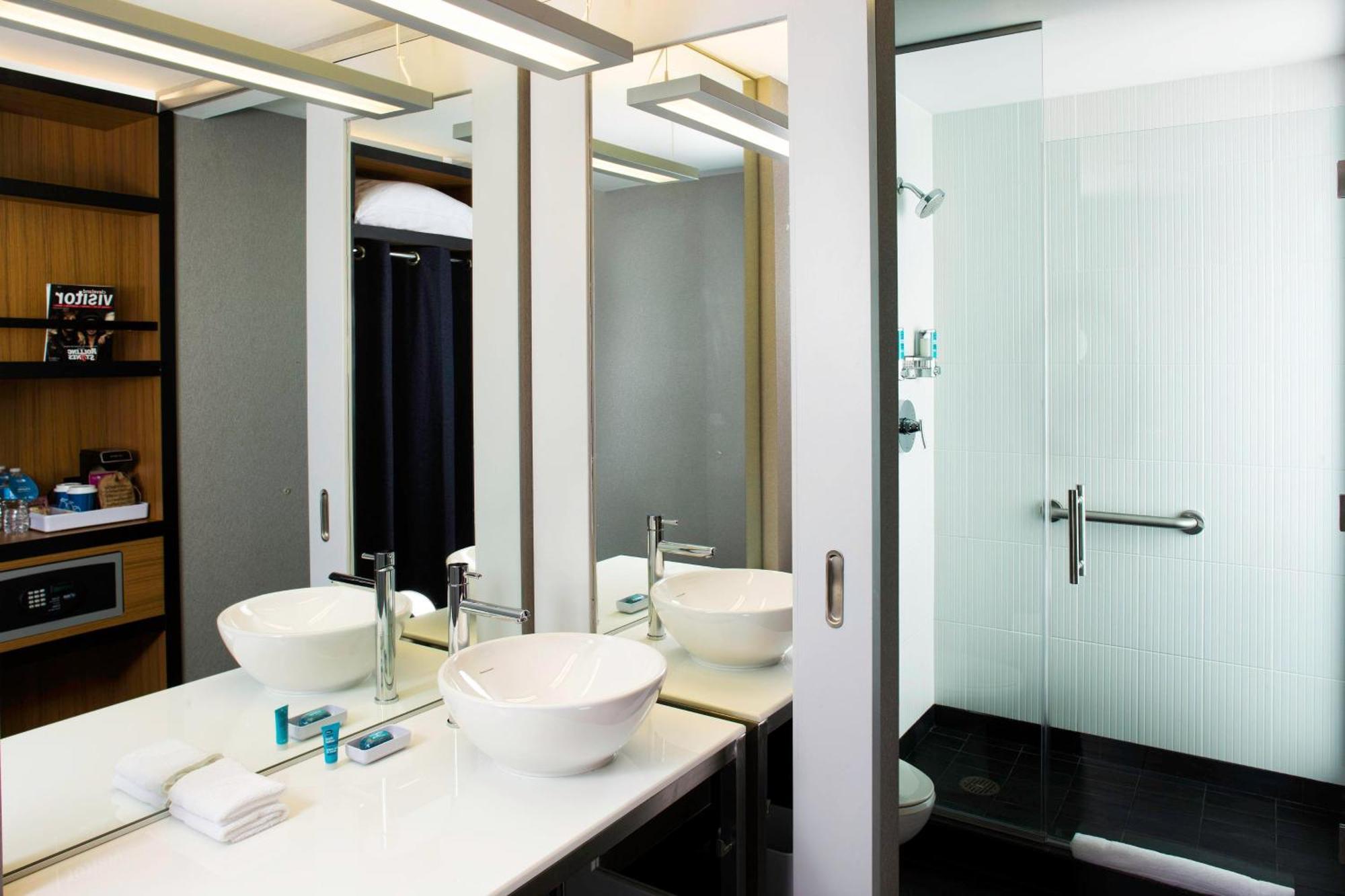 Отель Aloft Cleveland Downtown Экстерьер фото