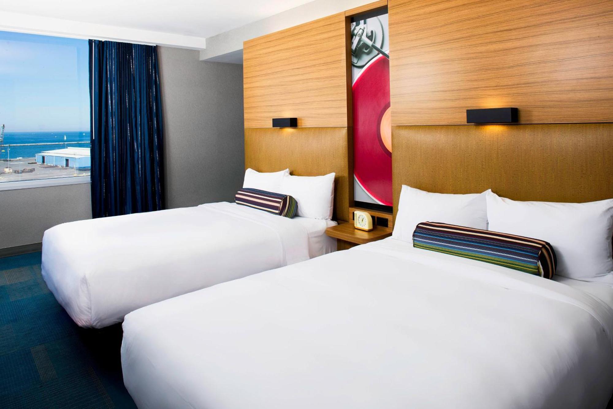 Отель Aloft Cleveland Downtown Экстерьер фото