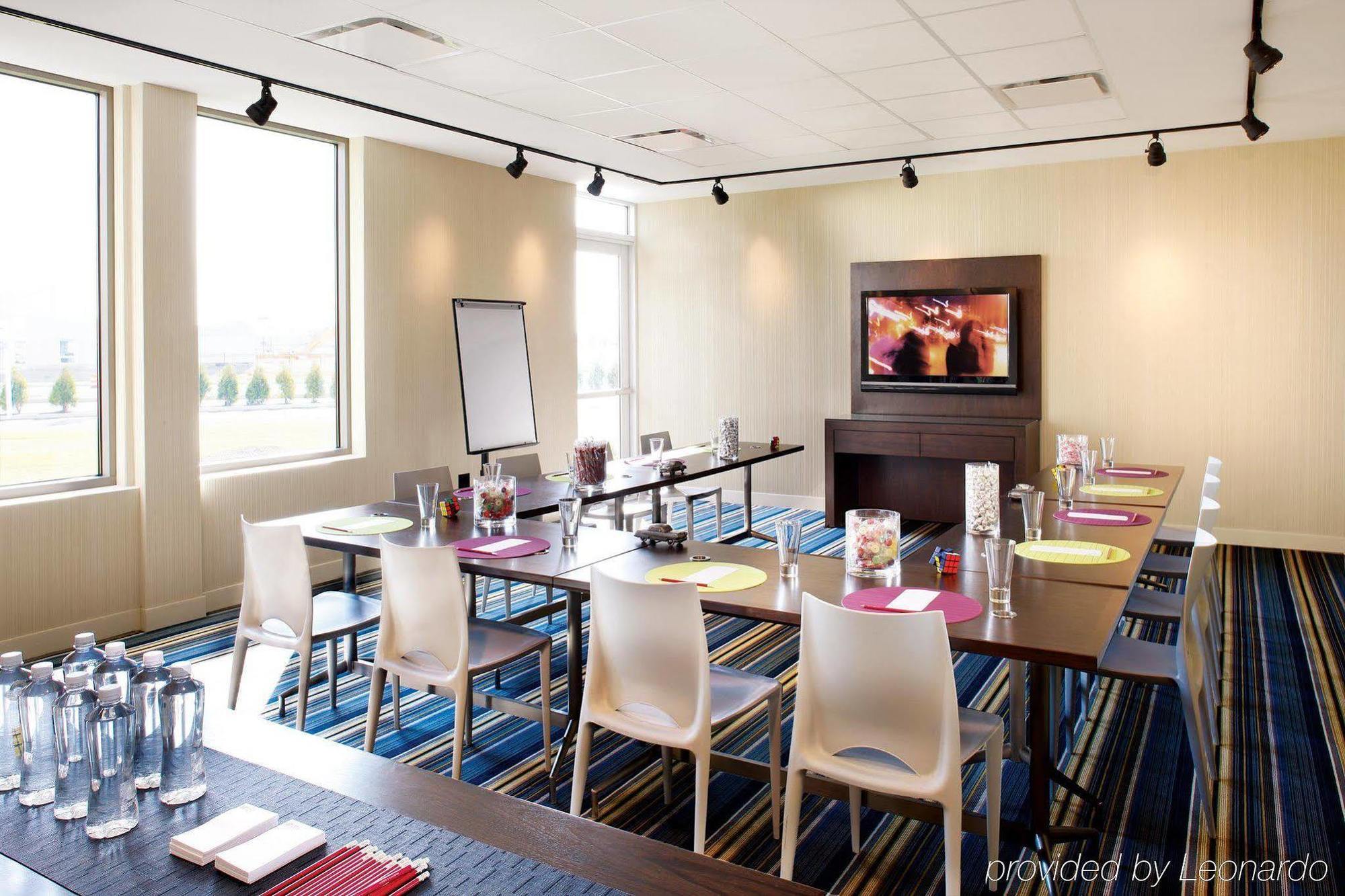 Отель Aloft Cleveland Downtown Экстерьер фото