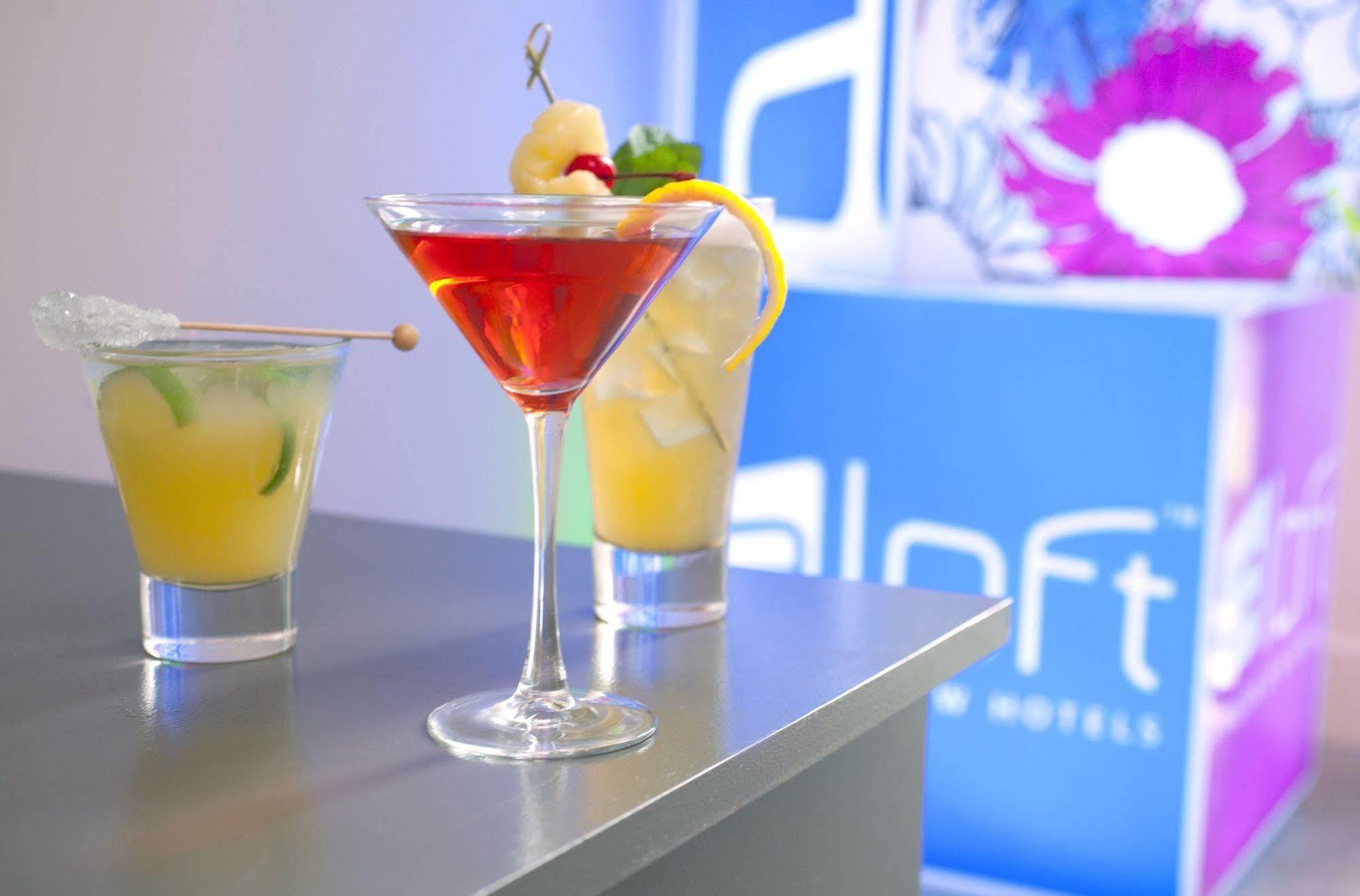 Отель Aloft Cleveland Downtown Экстерьер фото
