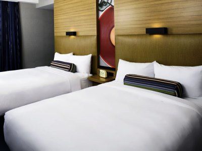 Отель Aloft Cleveland Downtown Экстерьер фото